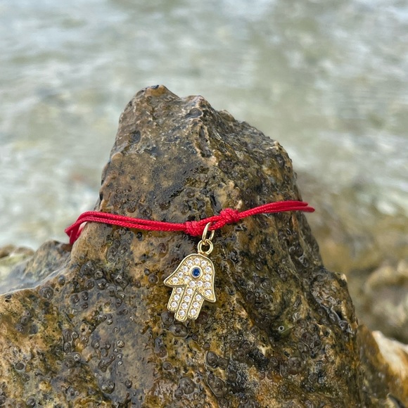 Red string hamsa hand bracelet - Picture 3 of 5